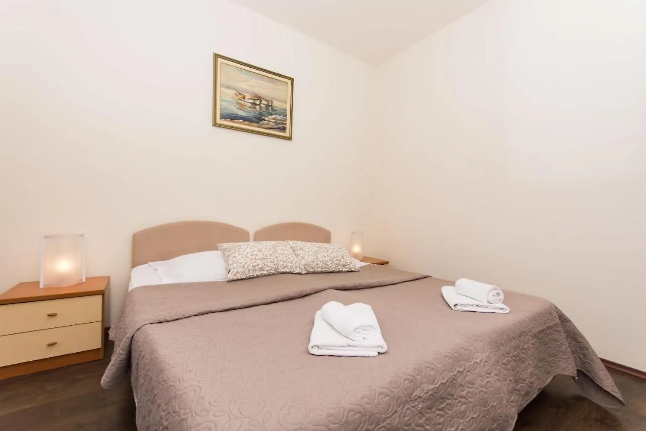 Rooms Villa Liza Trogir 3*,