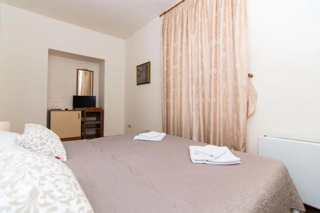 Rooms Villa Liza Trogir 3*,