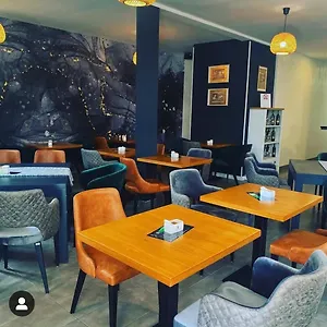 Bed & Breakfast White