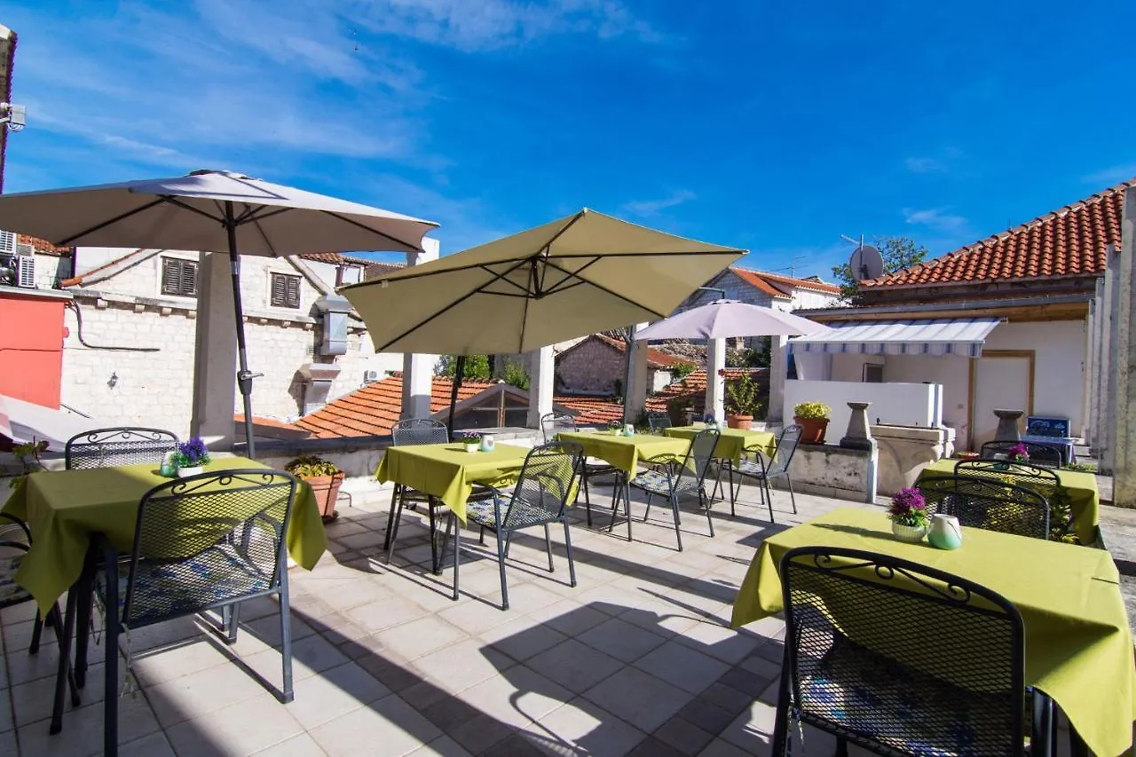 Rooms Villa Liza Trogir 3*,